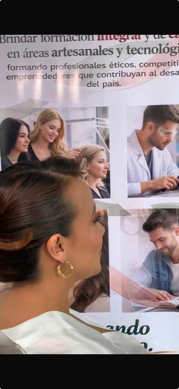 Chignon lateral – trabajo de peinado Academia ITALIANO